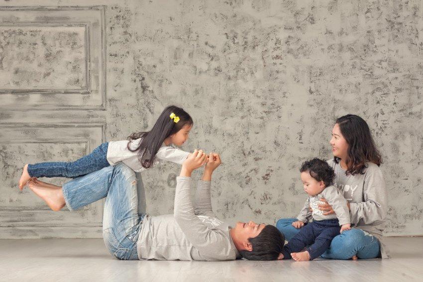 凰家看台|房地产的废墟里，八冠王在自救