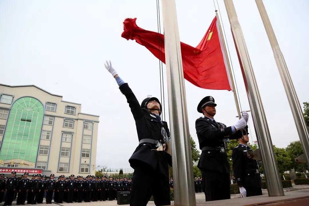 时尚芭比做美甲